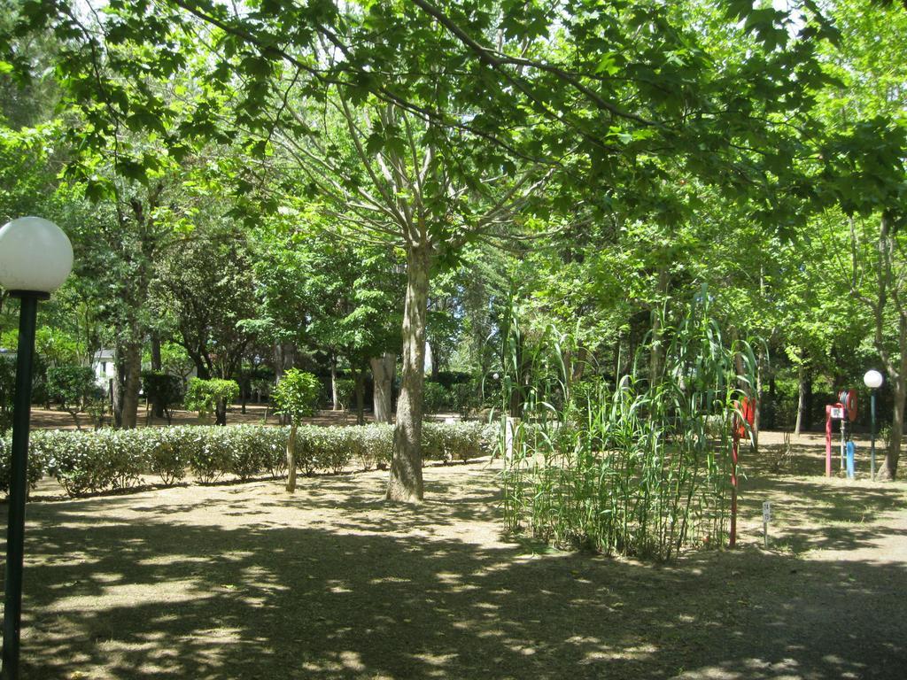 Camping Le Rebau Montblanc Exterior photo