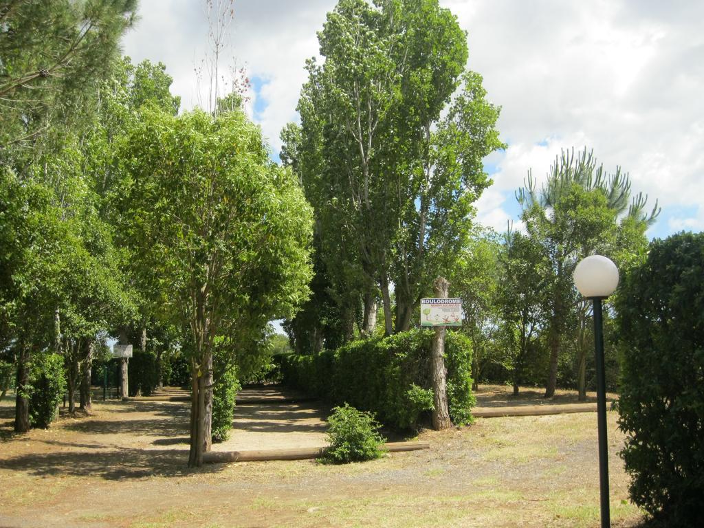 Camping Le Rebau Montblanc Exterior photo
