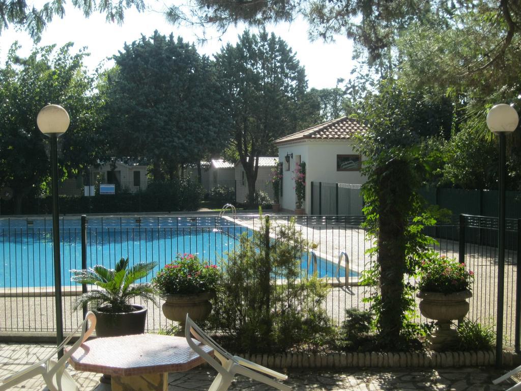 Camping Le Rebau Montblanc Exterior photo
