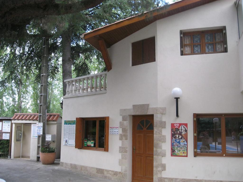 Camping Le Rebau Montblanc Exterior photo